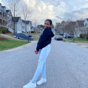 Meet your Posher, Mila